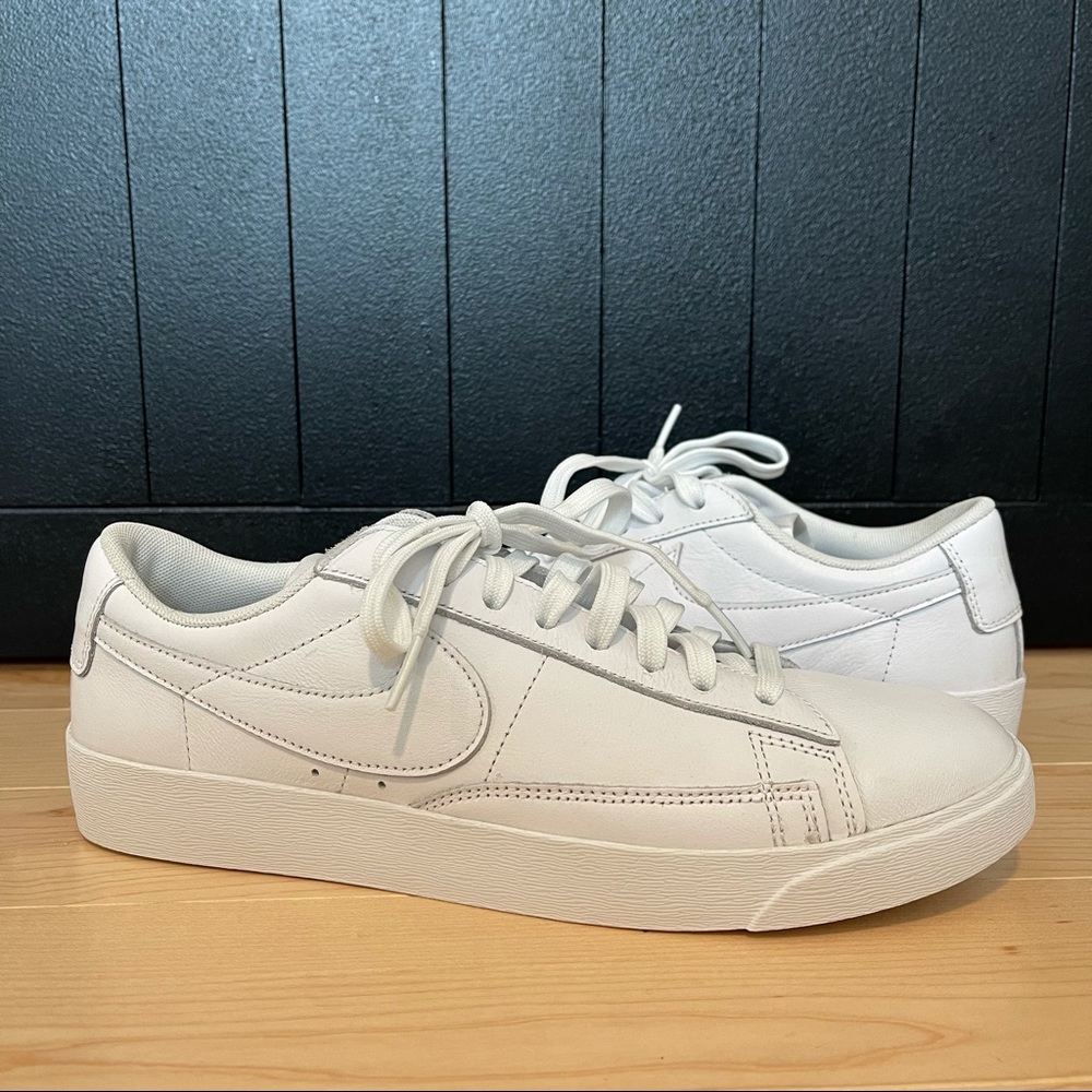 never been worn nike sneakers